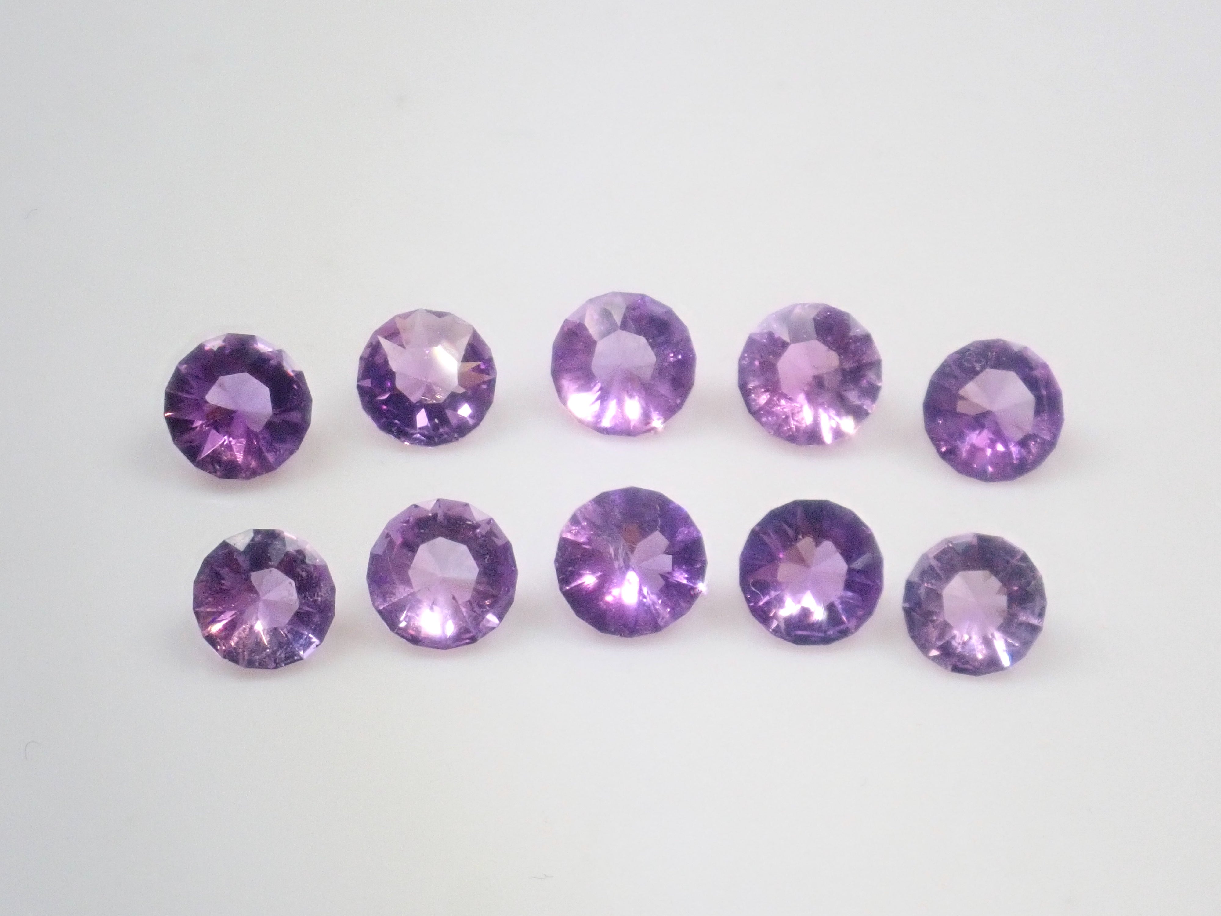 サンジェ氏カットのアメジスト1石(5.0-5.5mm、特殊カットのラウンド