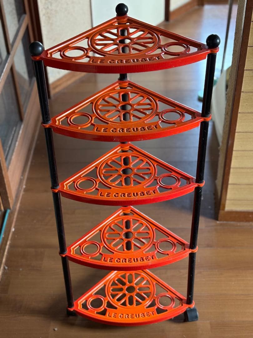 ルクルーゼ ポットスタンド 5段 オレンジ LE CREUSET Le Creuset ル・クルーゼ 】 ポットスタンド 5段 オレンジ - メルカリ