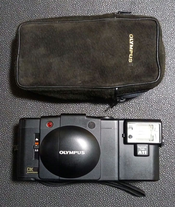 OLYMPUS XA3 フラッシュ A11 ケース ストラップ付き - メルカリ
