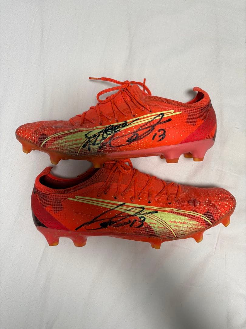 Puma サッカーシューズ・スパイク サイン入り プーマ ウルトラ 1.2 HG サッカースパイク 伊東純也 直筆サイン入り